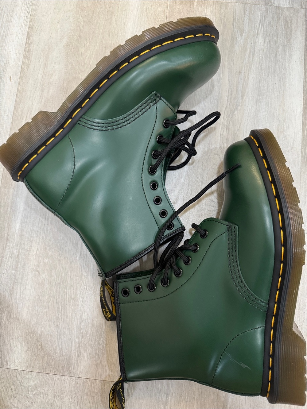 NWOT Dr Martens 1460 leather green boots size 7